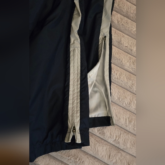 Nike Men's Navy Windbreaker with White Stripes - Picture 6 of 9